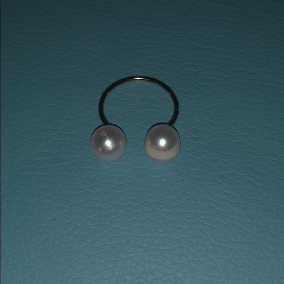 Gorgeous Pearl Ring // Size 6 - Picture 1 of 3